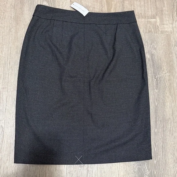 Ann Taylor Charcoal Textured Pencil Skirt – Size 8 (New with Tags!) ✨ - Picture 3 of 4